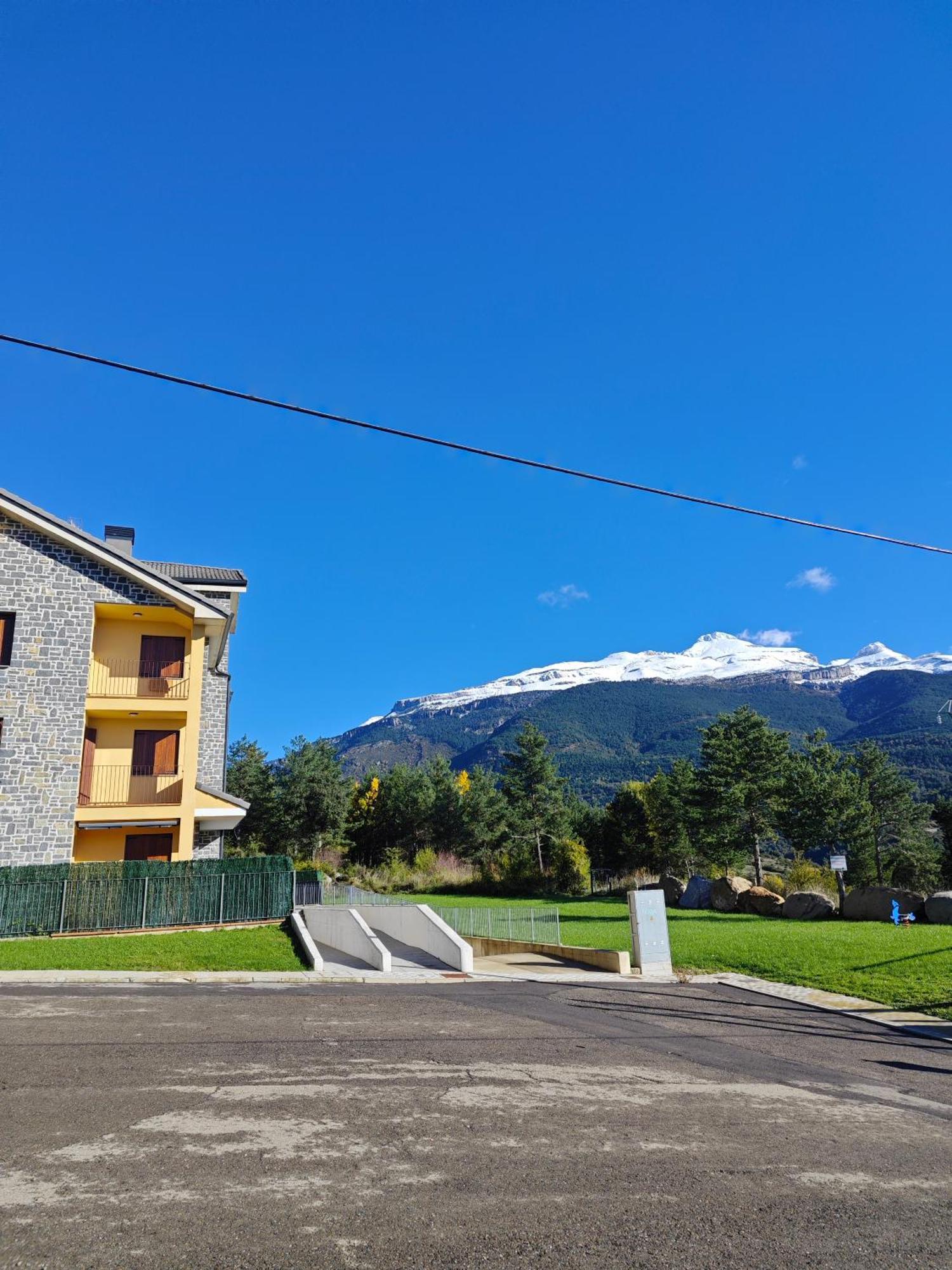Apartamento A Estrenar En Villanúa Kültér fotó
